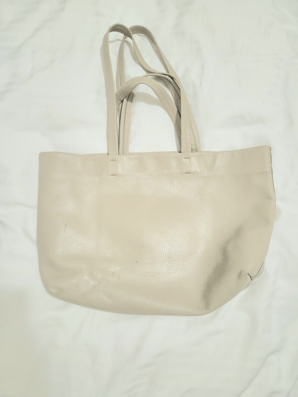 Cuyana Pebbled Leather Tote in Light Beige